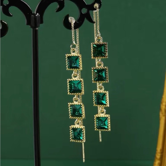 ✨✨Emerald Tassel Earring✨✨✨ - Picture 2 of 4
